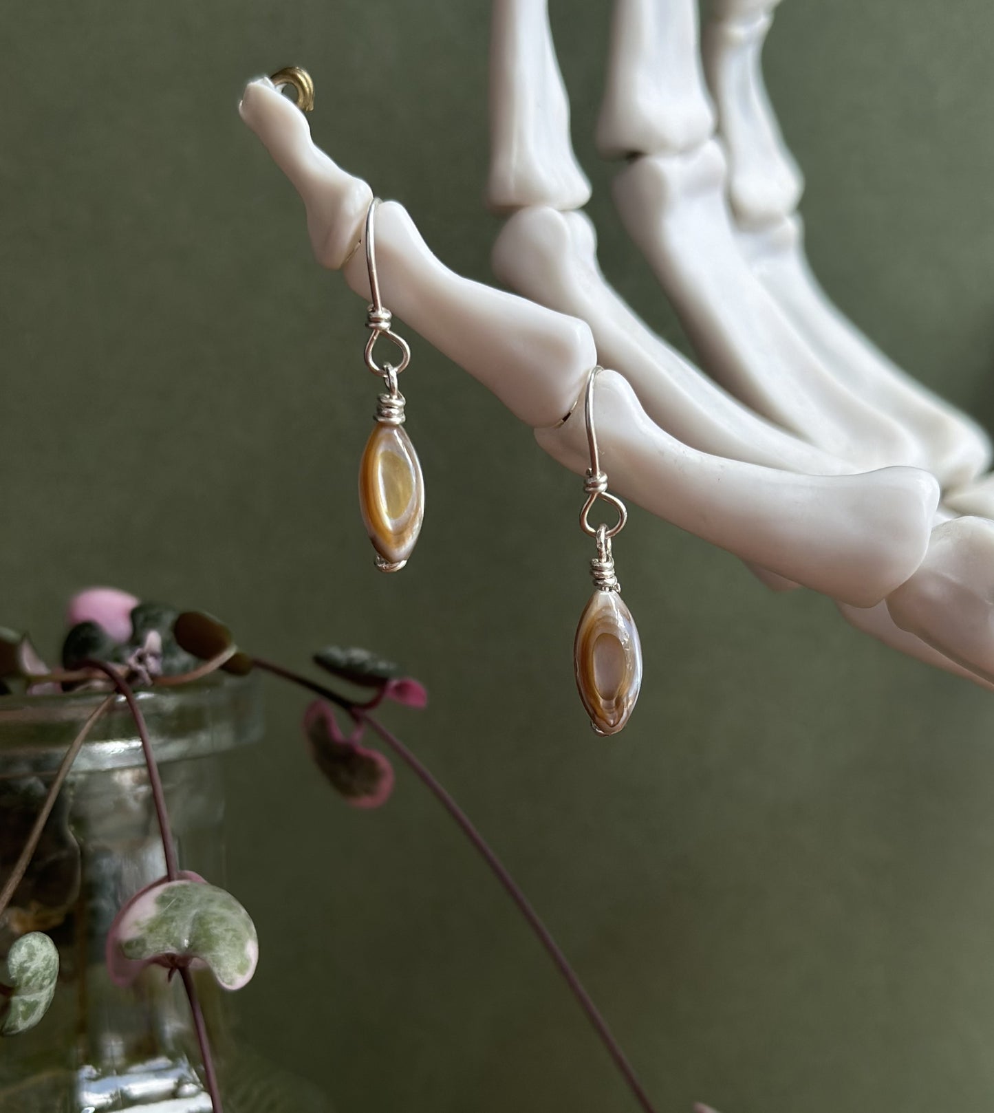 Mother of Pearl / 925 Sterling Silver Dainty Drop Earrings
