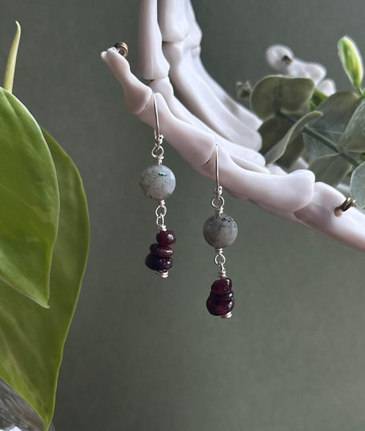 Labradorite and Garnet Gemsonte / 925 Sterling Silver Dangle Earrings